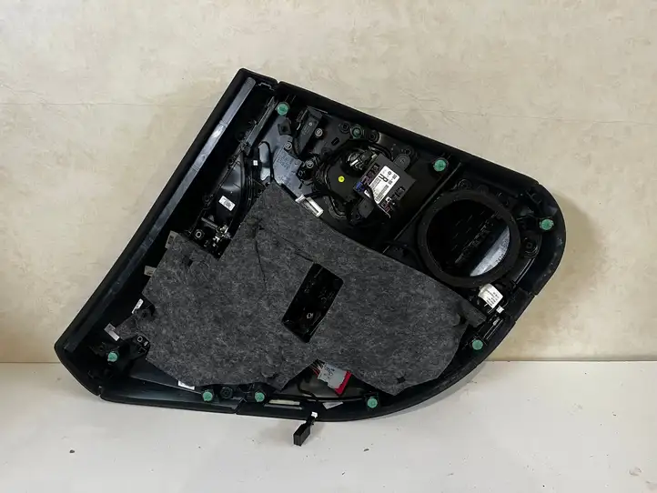 Maserati Levante (2017 - ) 6700476010 Обшивка задней двери — фото 2
