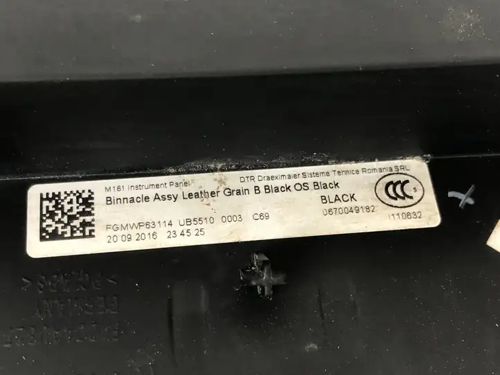 Maserati Levante (2017 - )  0670049182 Отделка приборного щитка