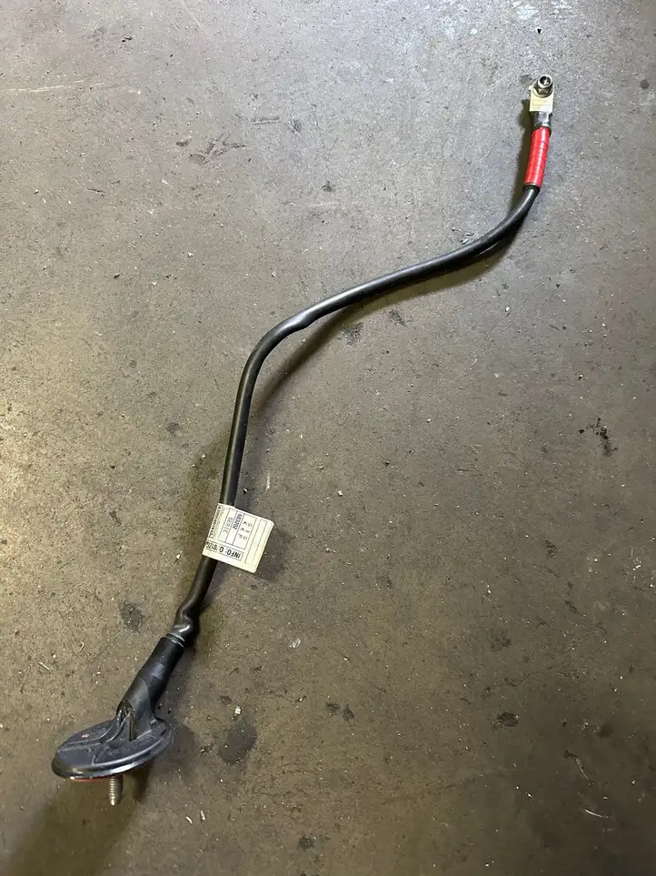 Mercedes-Benz C W205 (2014 - 2021) A2055407912 Плюсовой провод аккумулятора — фото 1