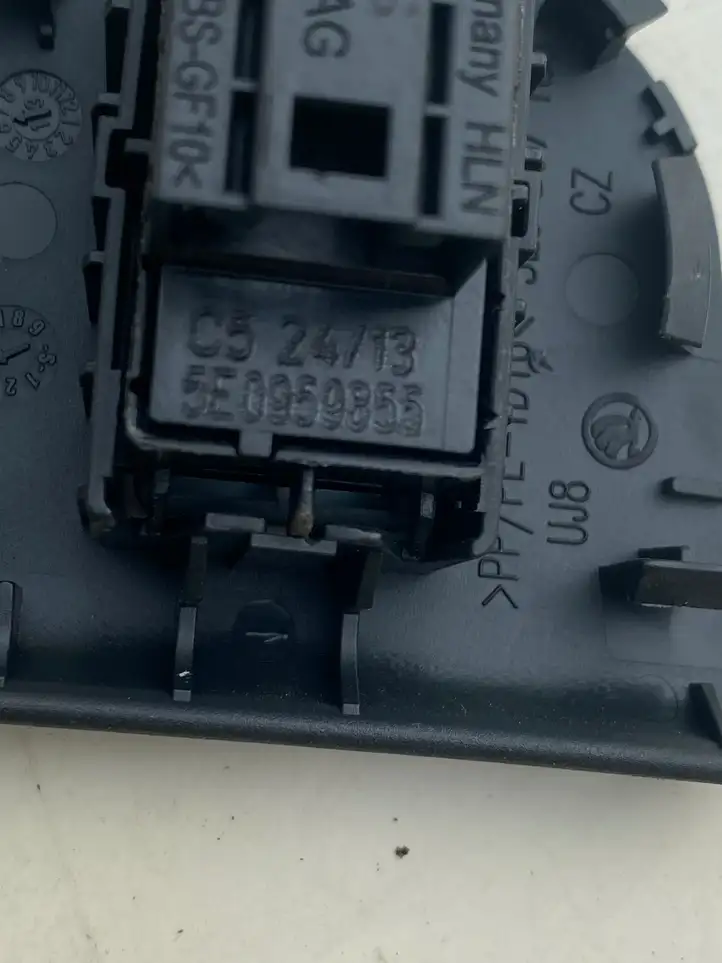 Skoda Octavia Mk3 (5E) (2013 - 2019) 5E0959855 Кнопка стеклоподъемников — фото 3