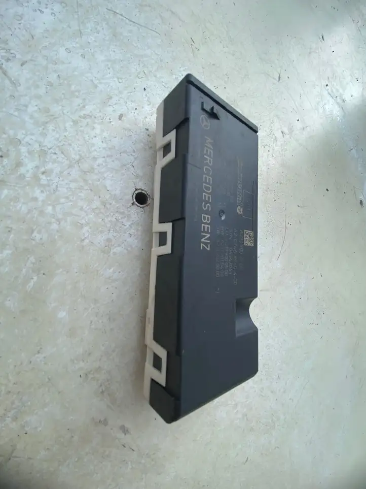 Mercedes-Benz E W213 (2016 - )  A2139000500 Блок управления крышки багажника