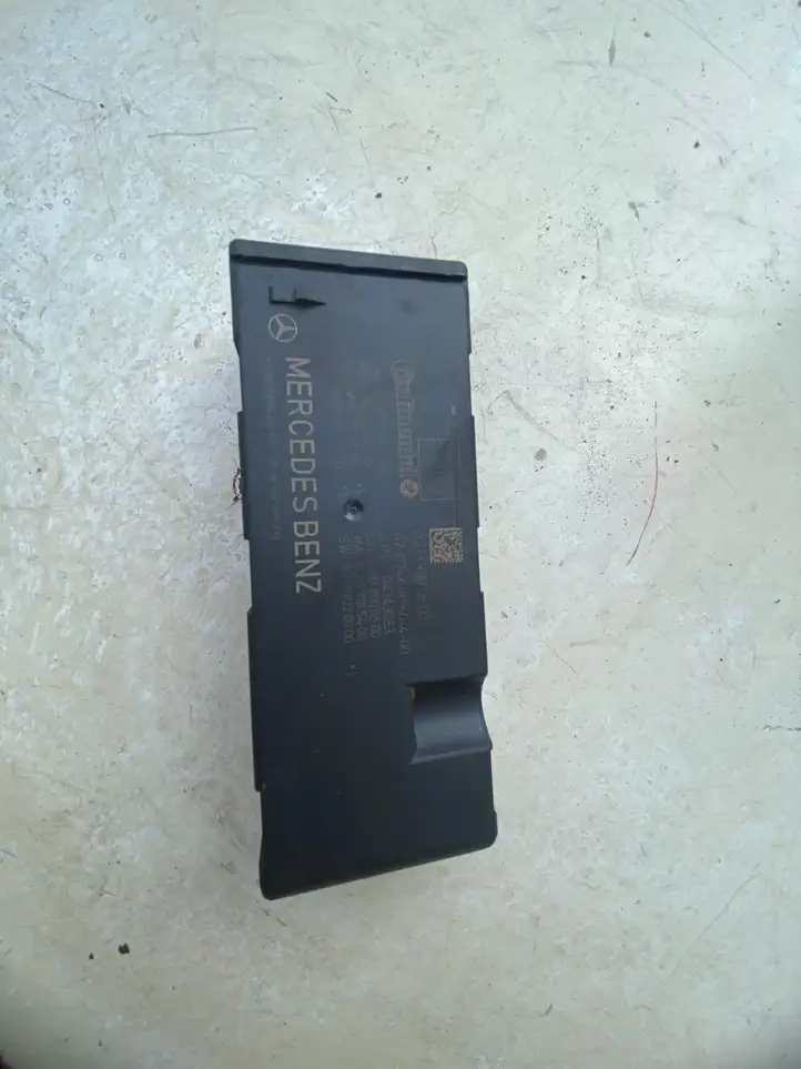 Mercedes-Benz E W213 (2016 - )  A2139000500 Блок управления крышки багажника