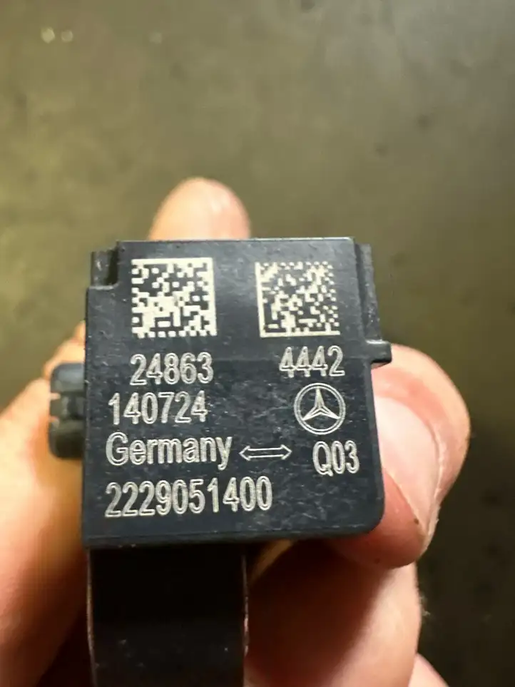 Mercedes-Benz C W205 (2014 - 2021) 2229051400 Датчик удара SRS — фото 4