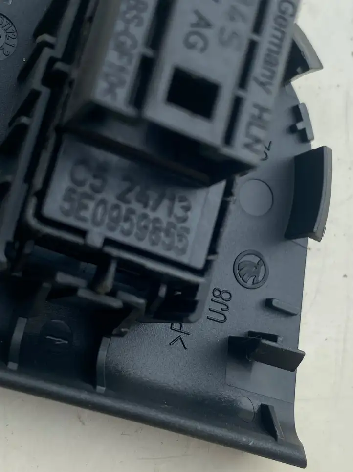Skoda Octavia Mk3 (5E) (2013 - 2019) 5E0959855 Кнопка стеклоподъемников — фото 4