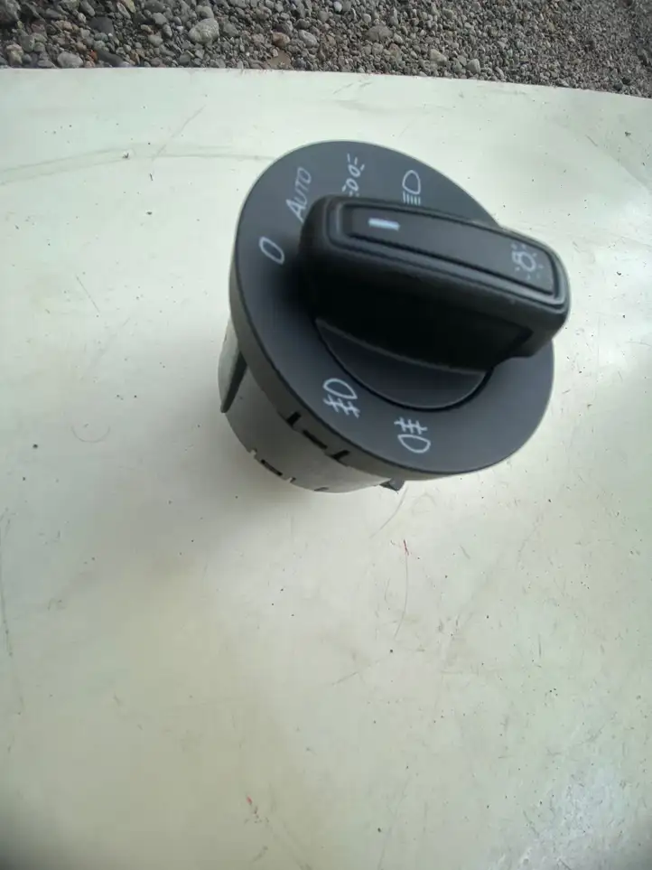 Skoda Octavia Mk3 (5E) (2013 - 2019) 5E0941431D Включатель фонарей — фото 1