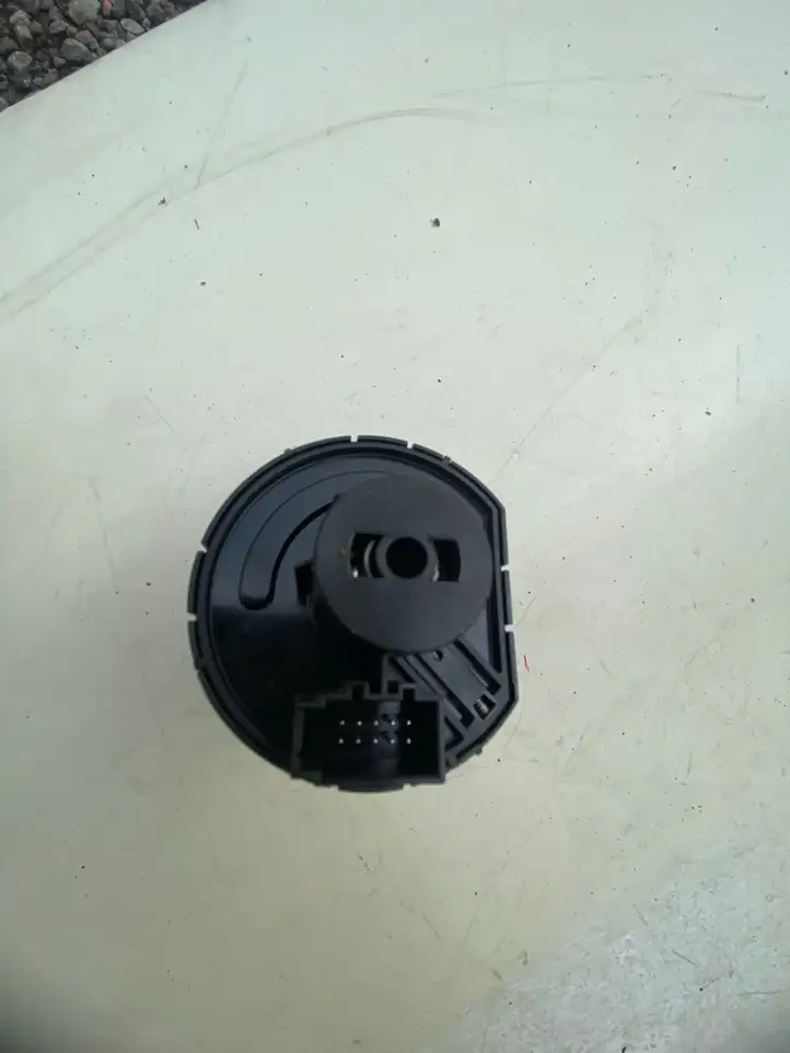 Skoda Octavia Mk3 (5E) (2013 - 2019) 5E0941431D Включатель фонарей — фото 2