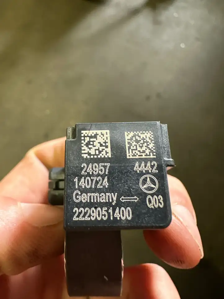 Mercedes-Benz C W205 (2014 - 2021) 2229051400 Датчик удара SRS — фото 4