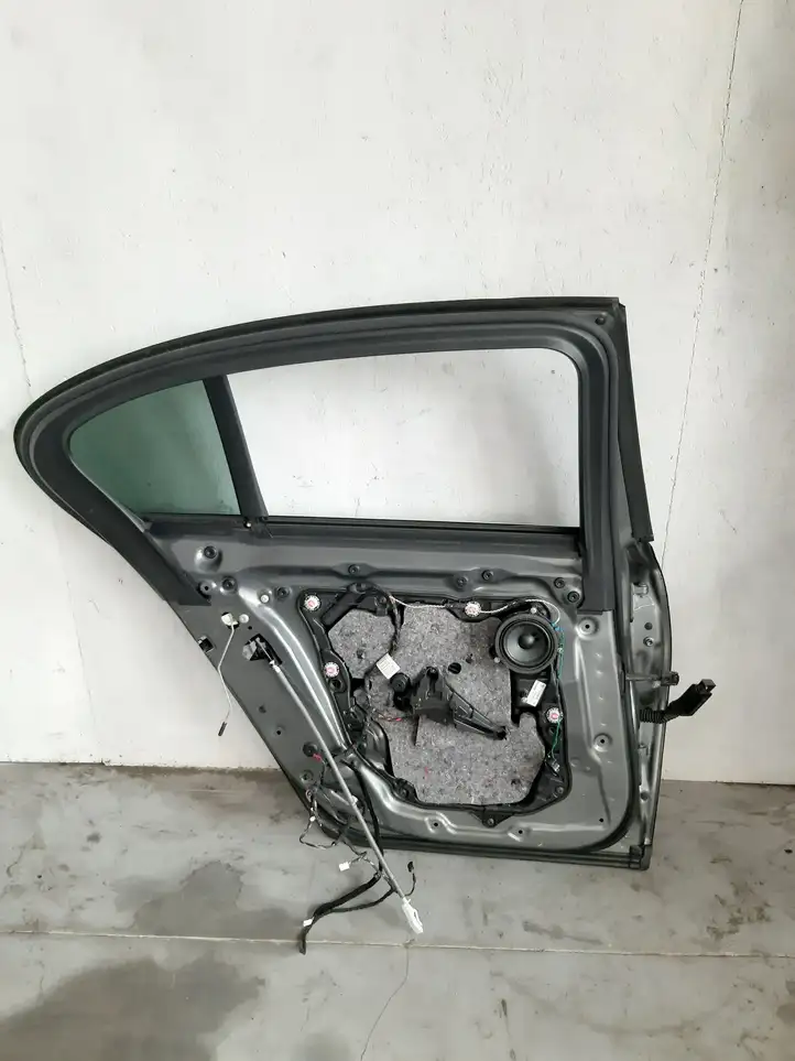 BMW 7 G11 G12 (2015 - 2022)   Задняя дверь