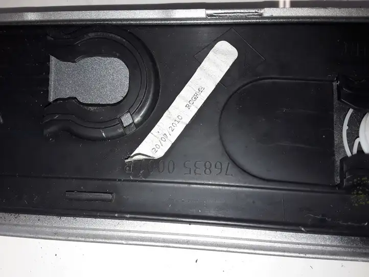 Renault Megane III (2009 - 2016)  768350001 Другая внешняя деталь