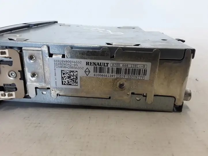 Renault Clio II (2001 - 2005)   Радио/ проигрыватель CD/DVD / навигация