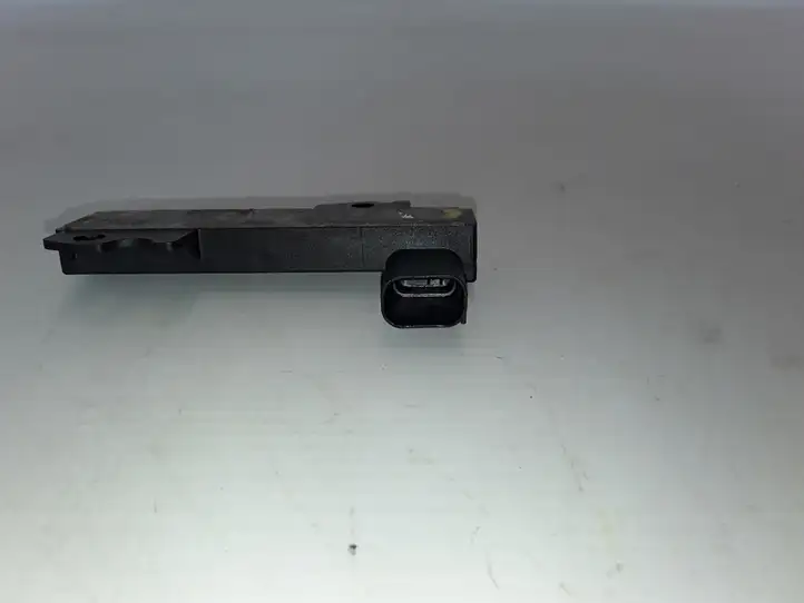 Volvo XC60 (2013 - 2017)   Усилитель антенны