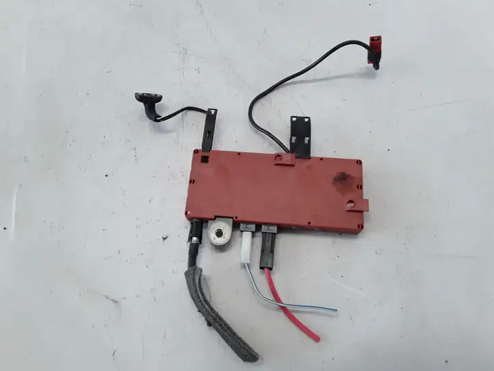 Volvo S80 (1998 - 2004)   Усилитель антенны