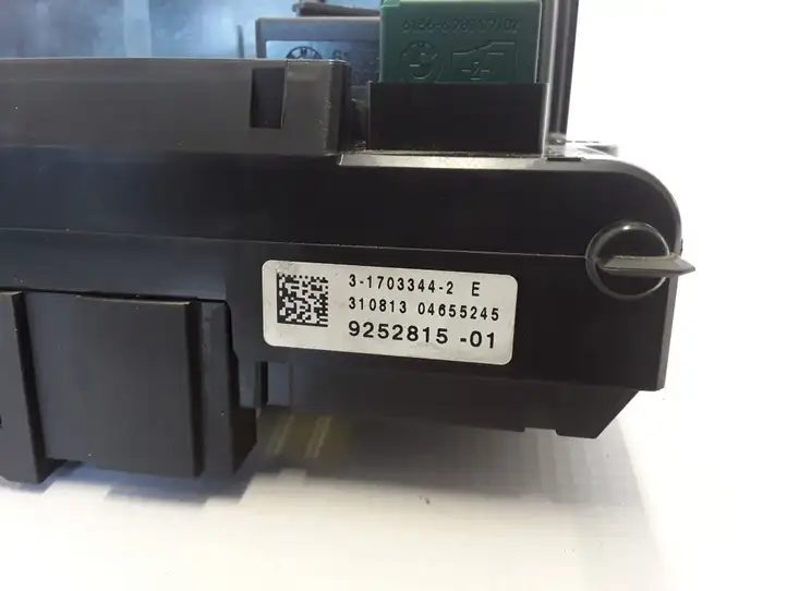 BMW 5 F10 F11 (2009 - 2016)  9252815 Блок предохранителей