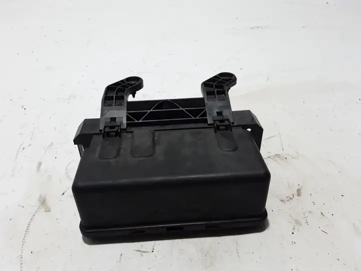 Volvo V40 (2016 - 2019)  30659176 Ящик предохранителей (комплект)