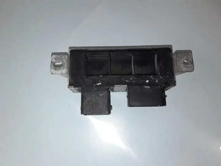 Renault Trafic II (X83) (2002 - 2014) 8200558438 Реле накала свечей — фото 3
