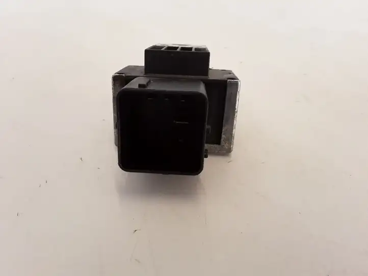 Renault Trafic II (X83) (2002 - 2014)  9640469680 Реле подогрева свеч