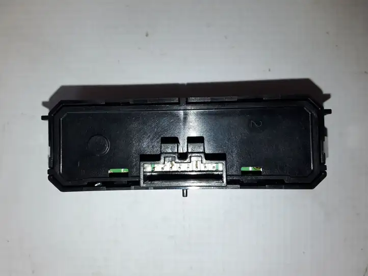 Volvo XC90 (2014 - 2019) 31376510 Кнопка закрытия крышки багажника — фото 2