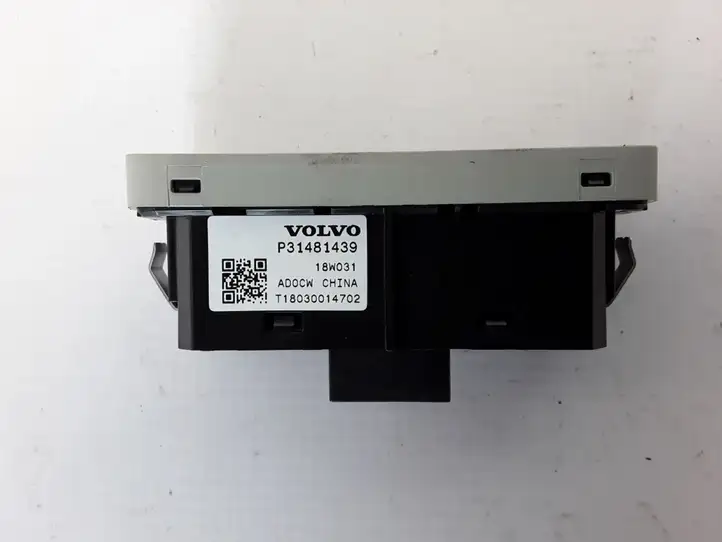 Volvo XC40 (2017 - ) 31481439 Кнопка закрытия крышки багажника — фото 4