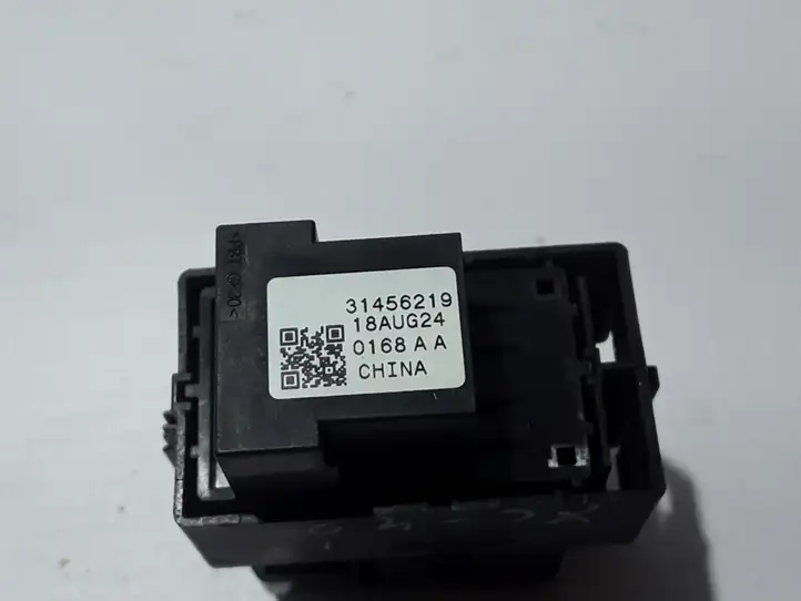 Volvo XC40 (2017 - ) 31456219 Кнопка ручного тормоза — фото 2
