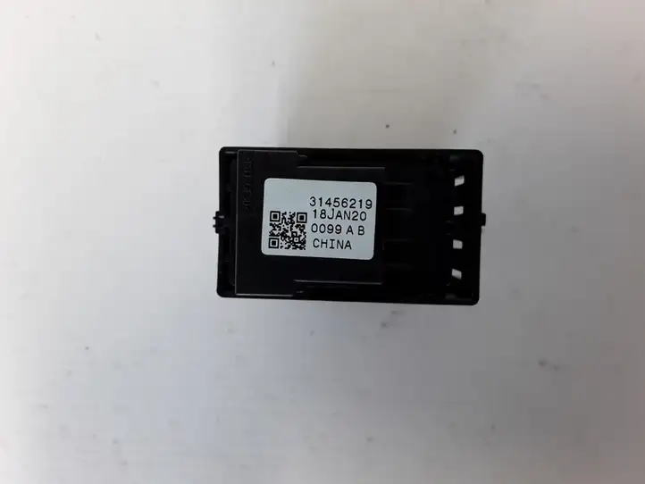 Volvo XC40 (2017 - ) 31456219 Кнопка ручного тормоза — фото 4
