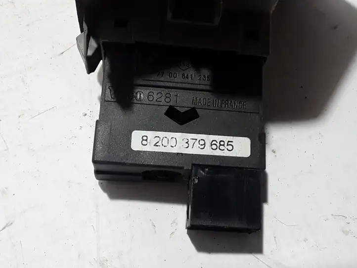 Renault Trafic II (X83) (2002 - 2014) 8200379685 Включатель фонарей — фото 2