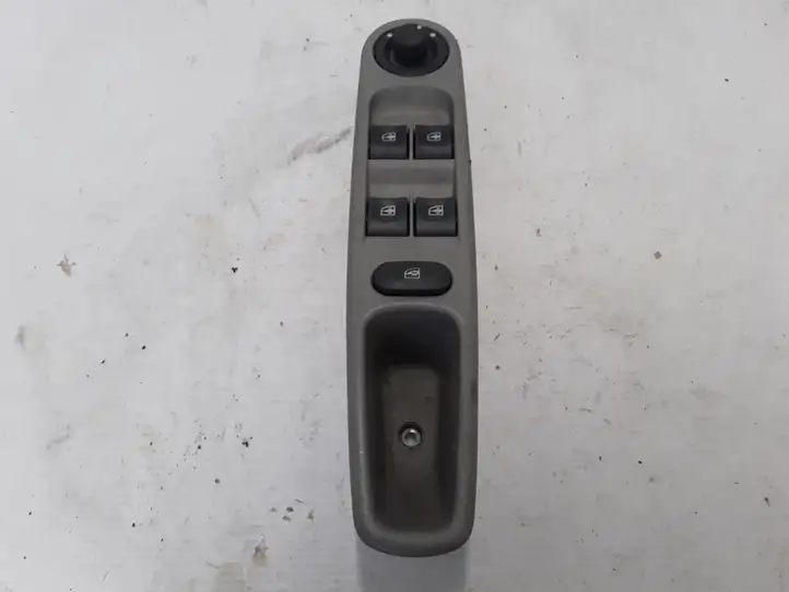 Renault Zoe (2012 - ) 254008973R Кнопка стеклоподъемников — фото 1