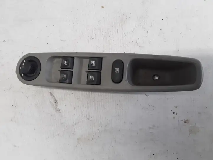 Renault Zoe (2012 - ) 254008973R Кнопка стеклоподъемников — фото 2