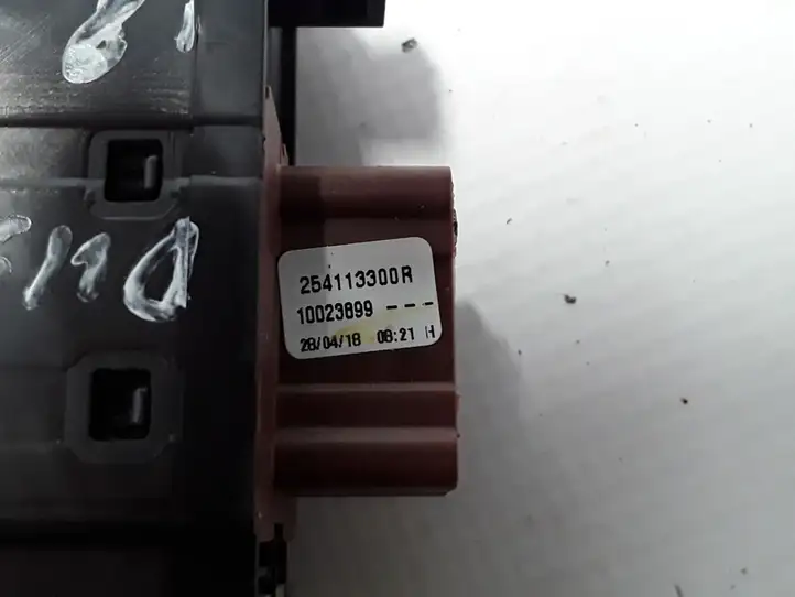 Dacia Duster (2017 - ) 254113300R Кнопка стеклоподъемников — фото 2