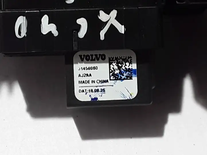 Volvo XC40 (2017 - ) 31456060 Кнопка стеклоподъемников — фото 3