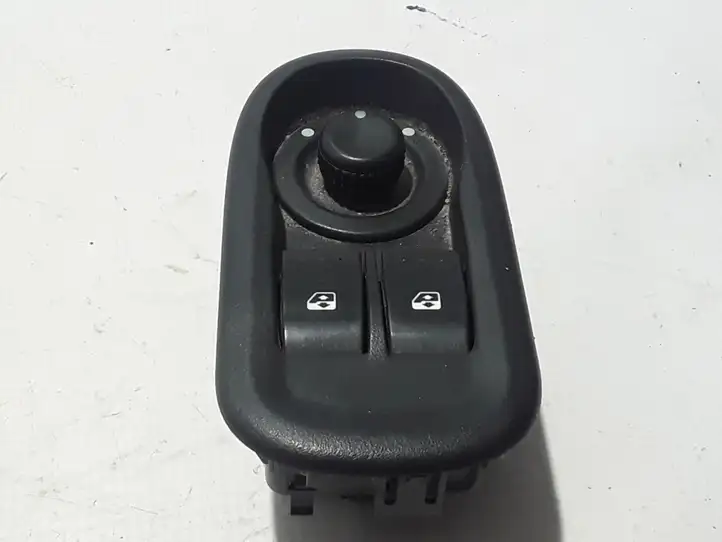 Renault Kangoo II (2008 - 2014) 8200637849 Кнопка стеклоподъемников — фото 1