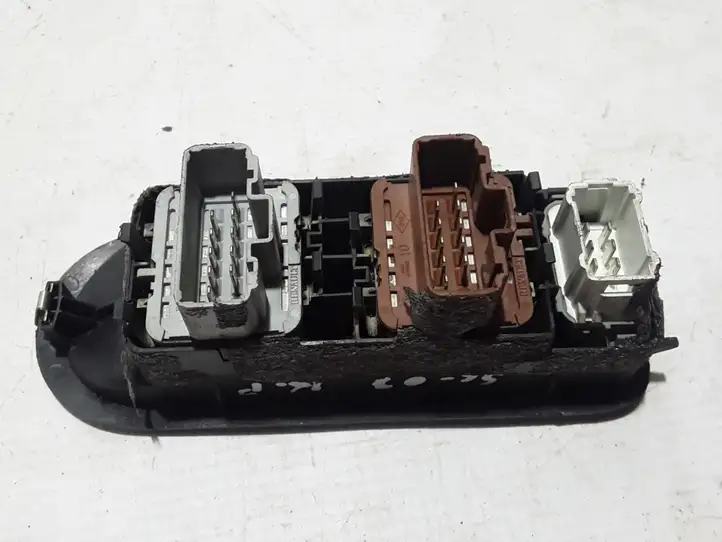 Renault Scenic II - Grand scenic II (2003 - 2006) 8200315042 Блок кнопок стеклоподъемников — фото 2