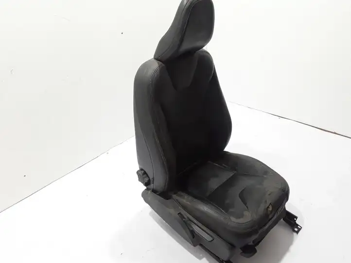 Volvo XC60 (2008 - 2013)   Переднее сиденье пассажира