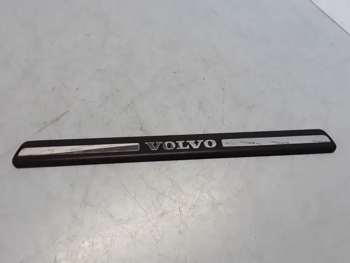 Volvo V60 (2010 - 2013) Внутренняя отделка переднего порога — фото 3