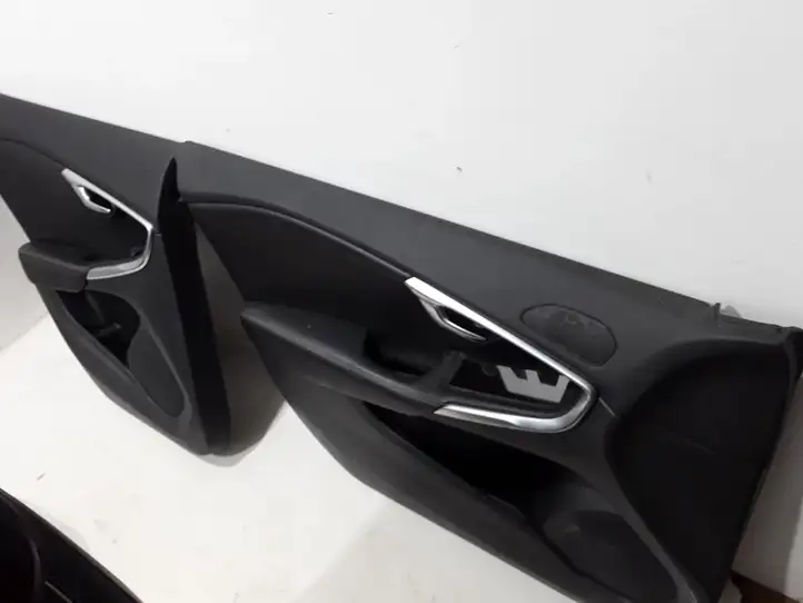 Volvo V40 Cross country (2016 - 2019) Комплект салона — фото 3