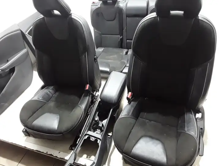 Volvo V40 Cross country (2016 - 2019) Комплект салона — фото 6