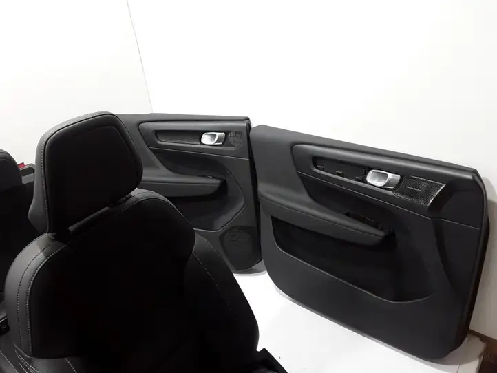 Volvo XC40 (2017 - ) Комплект салона — фото 5