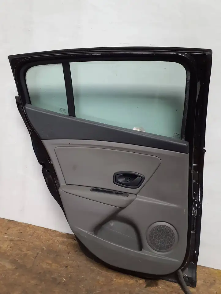 Renault Megane III (2009 - 2016) Задняя дверь — фото 7