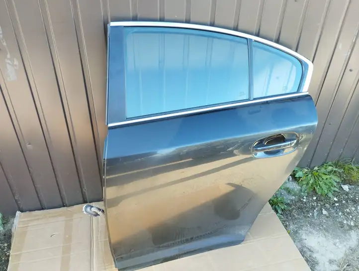 Toyota Avensis T270 (2009 - 2012)   Задняя дверь