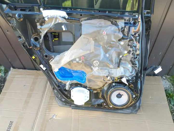 Toyota Avensis T270 (2009 - 2012)   Задняя дверь