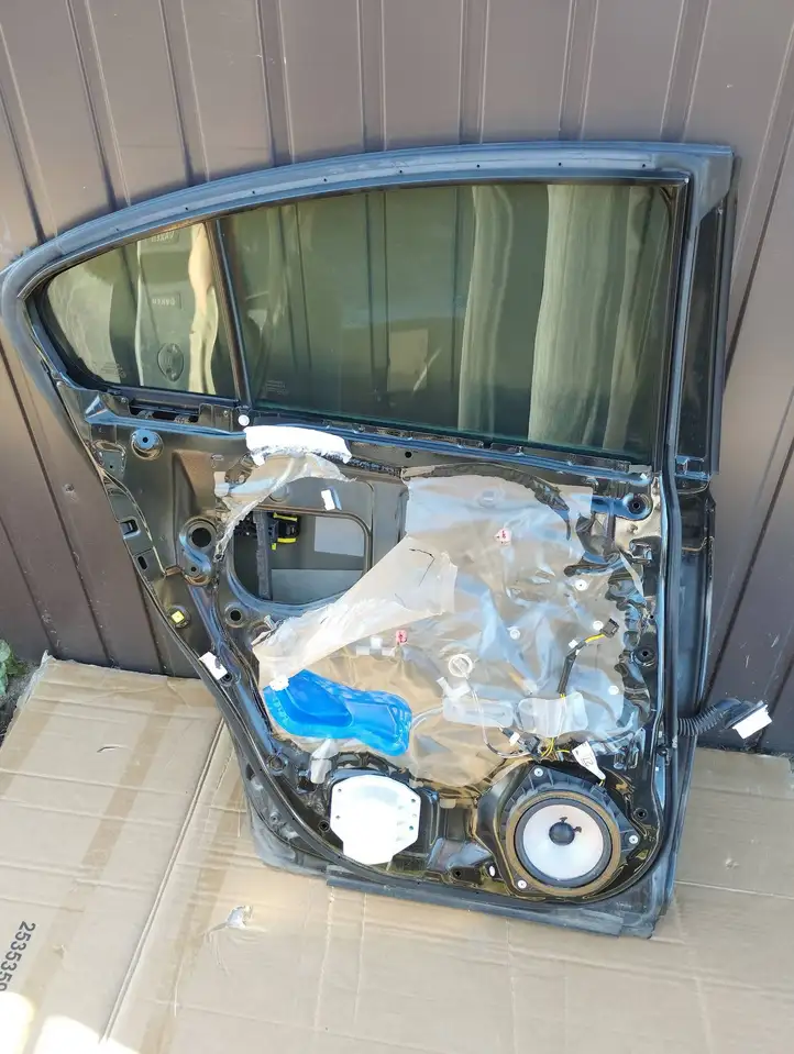 Toyota Avensis T270 (2009 - 2012)   Задняя дверь