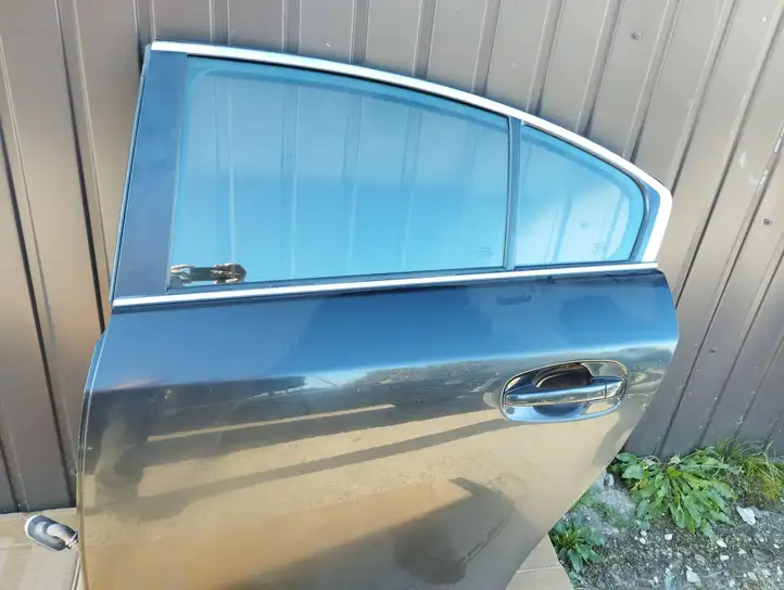 Toyota Avensis T270 (2009 - 2012)   Задняя дверь