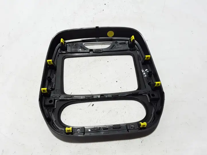 Renault Captur (2013 - 2020) 682705384R Отделка внутренней панели салона — фото 2
