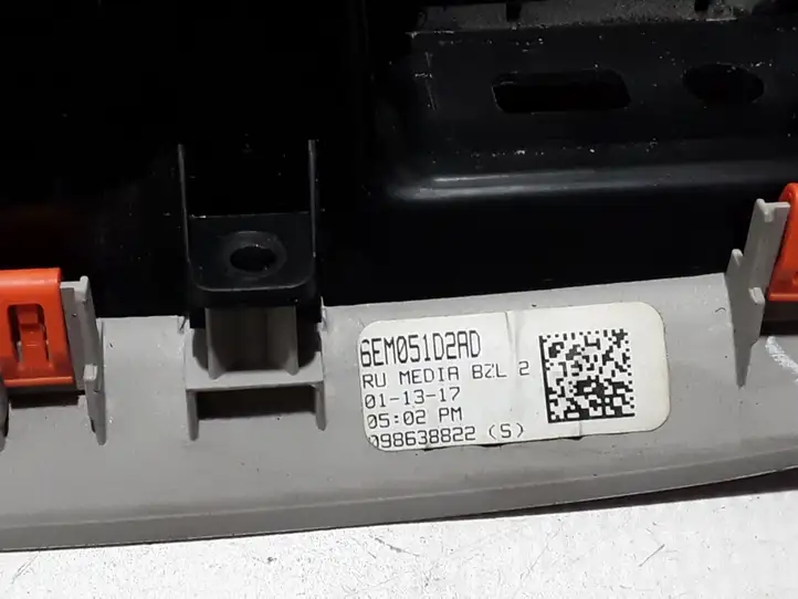 Chrysler Pacifica (2016 - ) 6EM051D2AD Отделка внутренней панели салона — фото 3