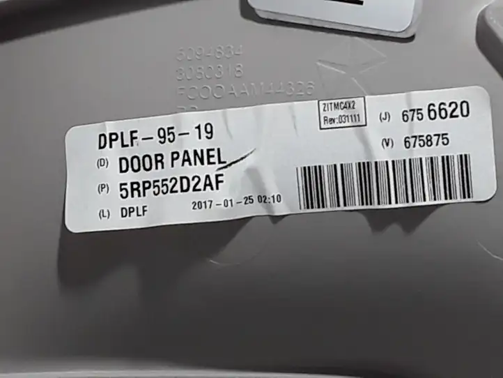 Chrysler Pacifica (2016 - ) 5RP552D2AF Обшивка передней двери — фото 3