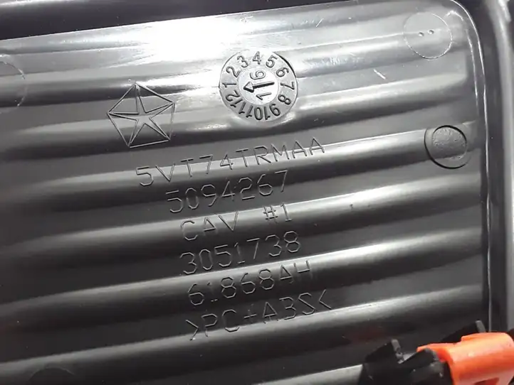 Chrysler Pacifica (2016 - ) 5VT74TRMAA Отделка внутренней панели салона — фото 3
