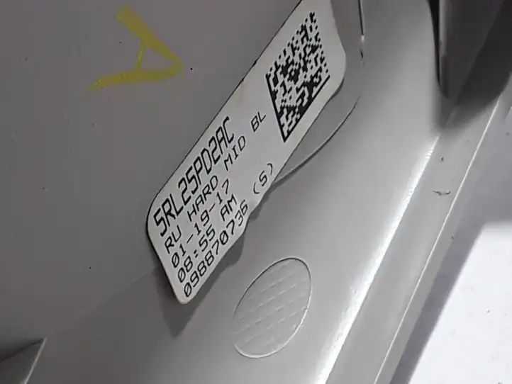 Chrysler Pacifica (2016 - ) 5RL25PD2AC Отделка внутренней панели салона — фото 2