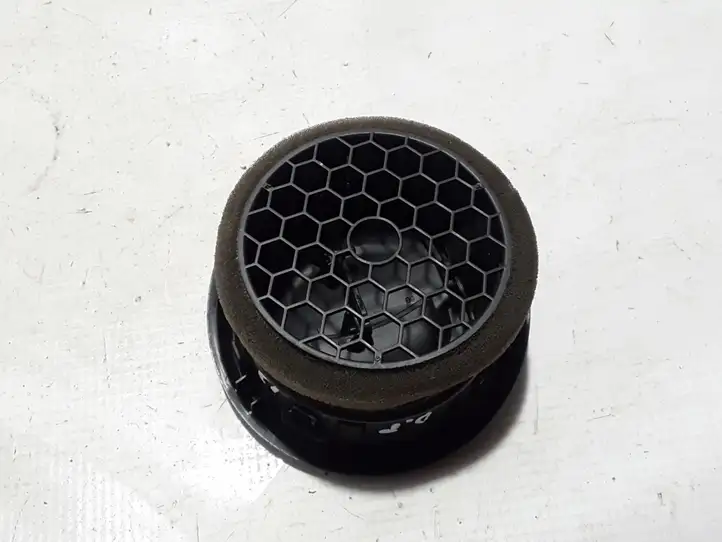 Renault Captur (2013 - 2020)  687606926R Центральный дефлектор