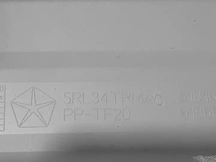 Chrysler Pacifica (2016 - ) 5RL34TRMAC Вещевой ящик — фото 3