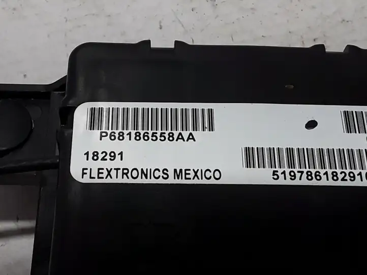Chrysler Pacifica (2016 - ) 68186558AA GPS антенна — фото 3