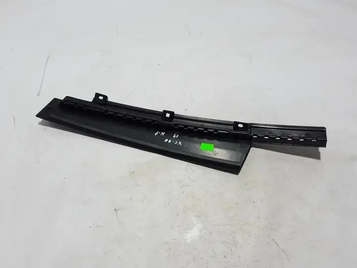 Volvo XC40 (2017 - ) 31448391 Накладка стекла передней двери — фото 4